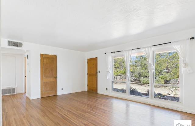 Northside Single Family Home with Ample Space Available Now! photos photos Northside Single Family Home with Ample Space Available Now! photos photos