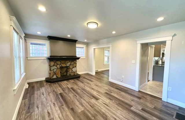Updated 3 Bedroom, 1 Bath Home on a Quiet Dead-End Street in Carrick - Available 11/15! Gallery 4