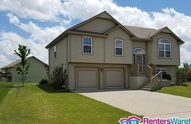 8501 N Kensington Avenue - 8501 North Kensington Avenue, Kansas City, MO 64156