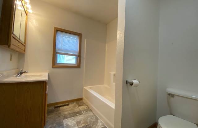 Cute Southside Bungalow $750 Gallery 4