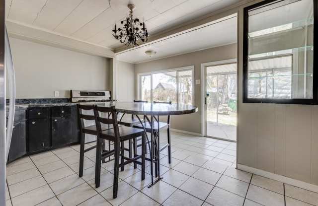 Available MAY 2026 - Beautiful, LARGE 4+ bedroom/2 bath GEM in South Side Slopes! photos photos