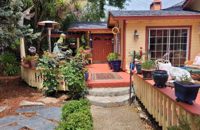802 Sutro Ave, Gallery 2