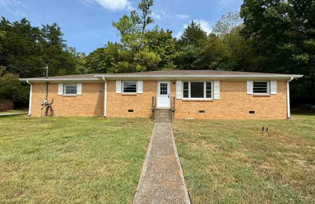 Peaceful Country Living on 1+ Acres Just Minutes from Downtown Franklin photos photos