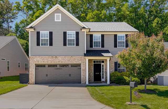 Amazing 4 bedrooms, 2.5 baths 2-story home in Clemmons w/ 2 car garage/fenced in backyard photos photos