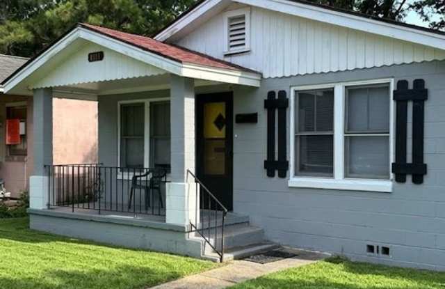 Charming 2-bedroom/1-bath bungalow in Midtown Savannah Gallery 3