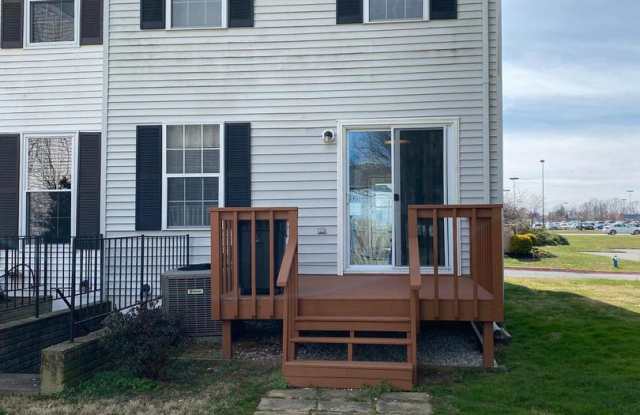 532 PARK MANOR CIR #4 Gallery 3