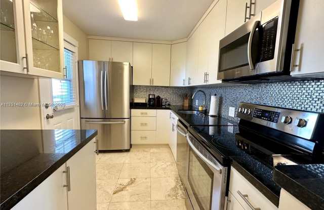 20400 W Country Club Dr photos photos