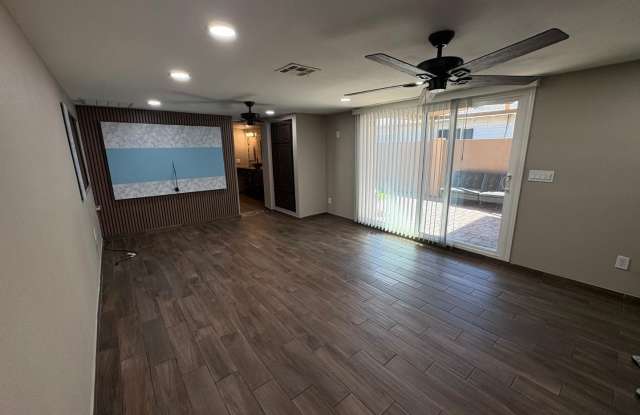 3229 N 54th Lane unit: C photos photos