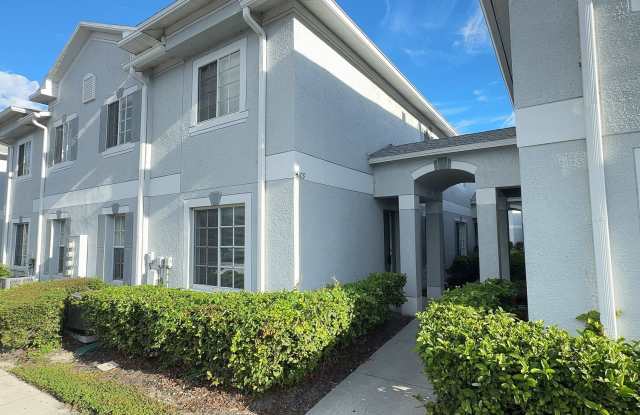 Newly renovated 3 bedroom/2.5 bath townhouse for rent located in the lovely gated community of Riverwalk at Waterside Condominiums! photos photos