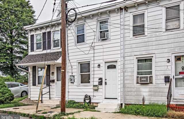 1010 CLAYTON Street Gallery 1