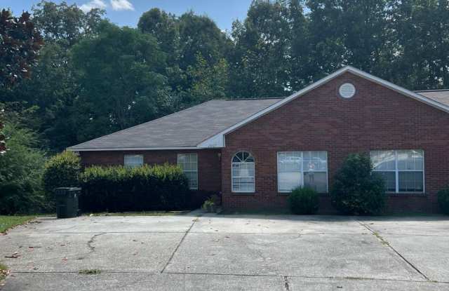 3bed/2bath in Harmon Estates available in August! - 2009 Bluff Court, Auburn, AL 36832