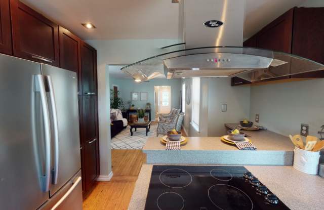 2305 North Maplewood Avenue - 1 Gallery 3