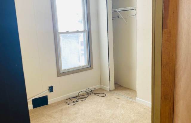 3 bedroom single family home - 417 Shadyside Street, New Castle, PA 16101