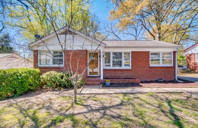 524 E Woodlawn Rd - 524 Woodlawn Road, Charlotte, NC 28209