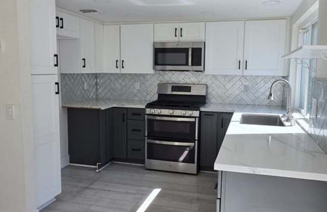 Beautifully Maintained & Convenient Townhome photos photos