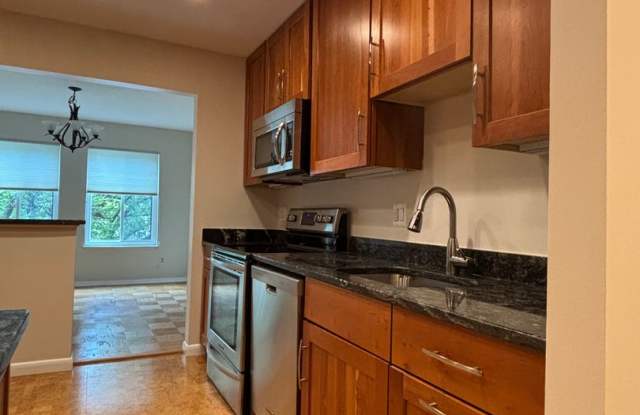 Beautiful and spacious 2 BR 2FB condo in gated community Gallery 3