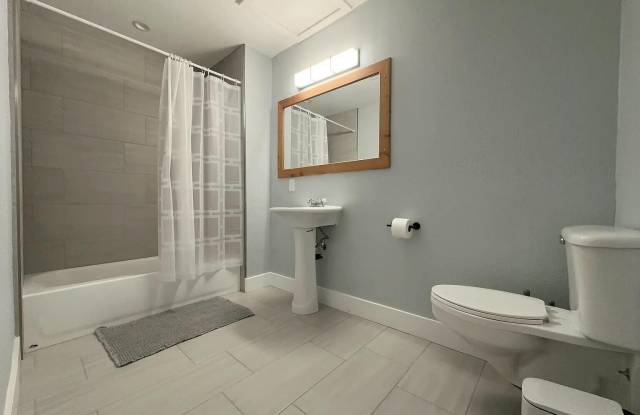 1 W FAIRMONT Drive Gallery 3