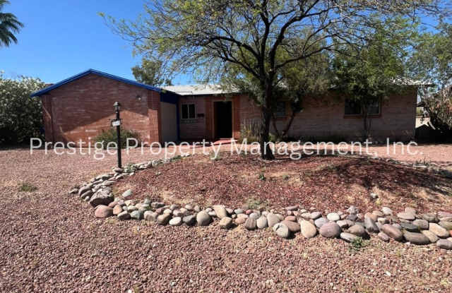 Cozy Home in Sam Hughes with Pool! - 2945 East 1st Street, Tucson, AZ 85716