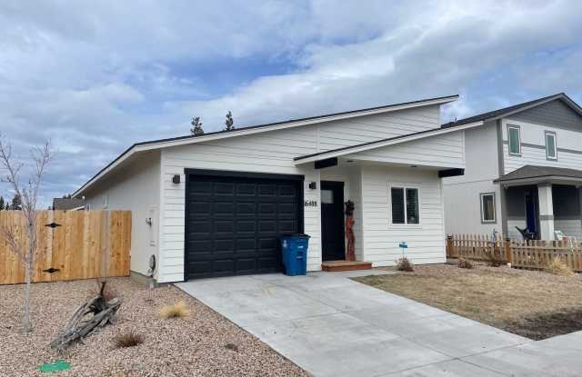 Newer cute bungalow in La Pine OR photos photos