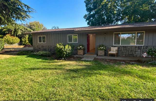 Updated 1960's Ranch House in Chico Orchards Gallery 1