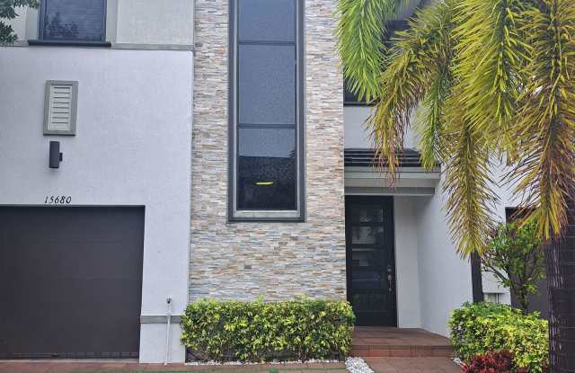 15680 Northwest 91st Court - 15680 Northwest 91st Court, Miami Lakes, FL 33018