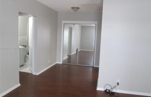 2250 NE 66th St photos photos