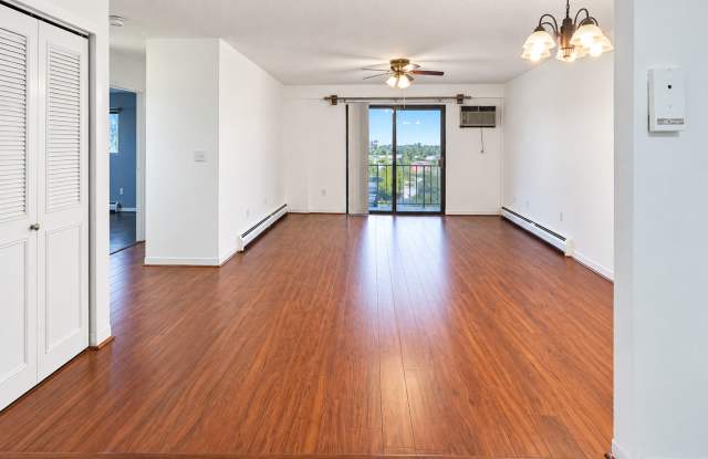 Welcome to 585 Revere Beach Parkway, Unit 311 — a well-maintained 2-bedroom, 2-bathroom condominium conveniently located near Beachmont T Station and Revere Beach, with One FREE Month's RENT CONCESSION! Gallery 4
