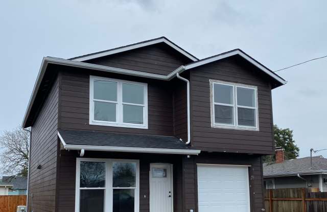 Newer Construction & Pet Friendly! 3 Bed 2.5 Bath Home Available! photos photos