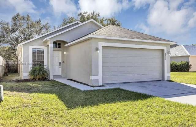 2110 Whispering Trails Boulevard photos photos