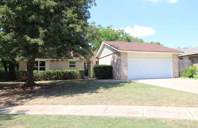 remodeled 3 bedroom, 2 bath, 2 car garage home in Norman - 1915 Rolling Stone Drive, Norman, OK 73071