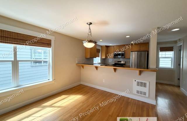TERRIFIC Ballard Townhome! 3 Bed, 3.5 Bath w/ Natural Light and Radiant Heat! Leasing Special ~ Gallery 4