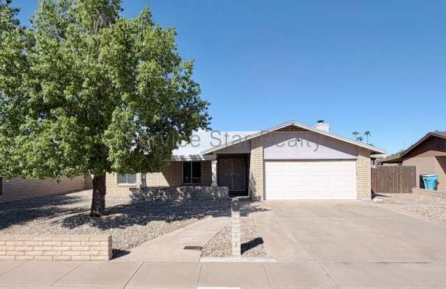 3236 E Windrose Dr Gallery 2