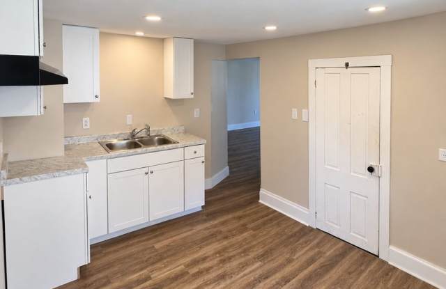 Newly Remodeled 3BR/1BA - 1st Floor | Section 8 Eligible Gallery 4