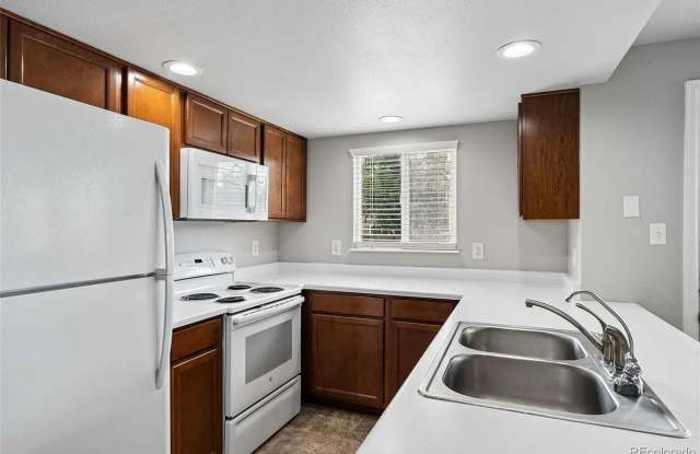 6 MONTH LEASE ONLY- LOCATION LOCATION LOCATION-Beautifully Maintained Two-Story Home with Spacious Private Backyard! Gallery 4