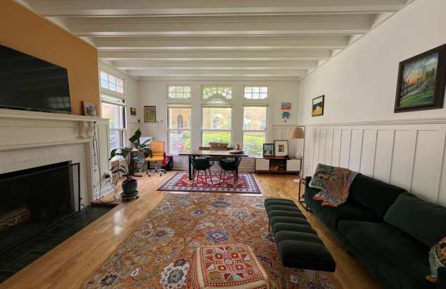Spacious 2BR Condo in Brookline Gallery 3