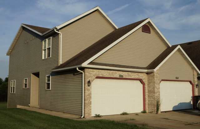 Spacious 2BR Townhomes with Garage & In-Unit Laundry – Stoughton - 669 Nygaard Street, Stoughton, WI 53589