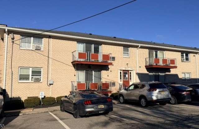 352 Hoover Ave photos photos