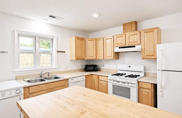 Charming Pet-Friendly Home Near The Dairy Market Gallery 1