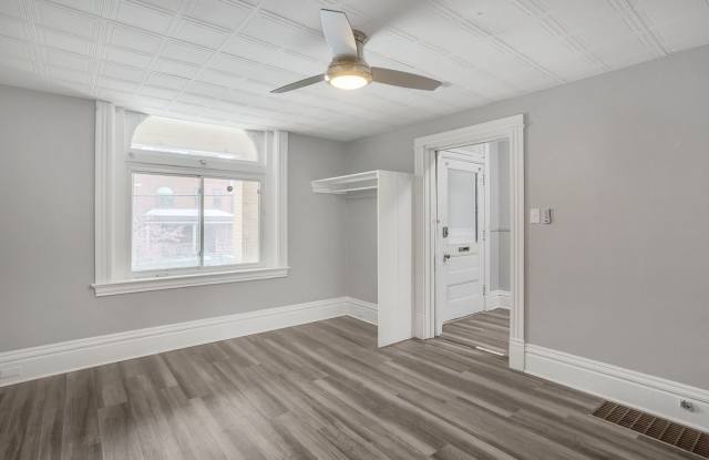 5 Bed 2.5 Bath - Central Oakland. ALL UPDATED. central air, off street parking - 3431 Parkview Avenue, Pittsburgh, PA 15213