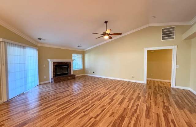 1013 Deerfield Ct Gallery 2