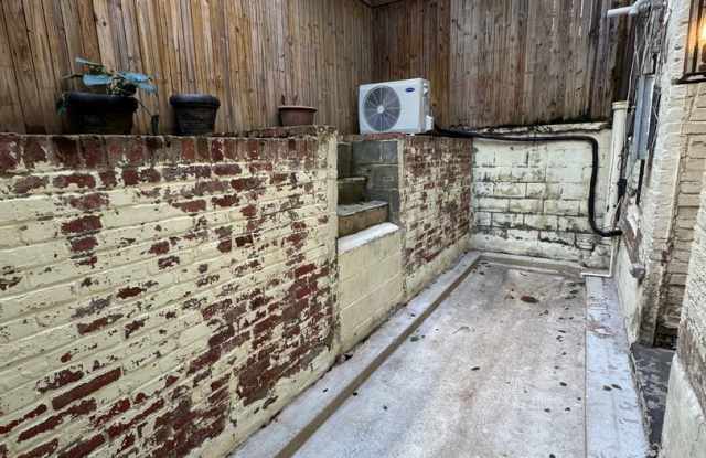 Newly Renovated, AMAZING Location, One Bedroom in West End! -Private Patio! Gallery 3