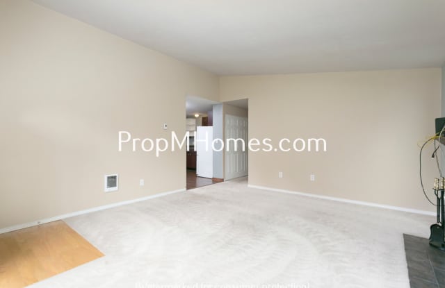 Terrific Three Bedroom Beaverton Ranch Home - Close to Nike! Gallery 4