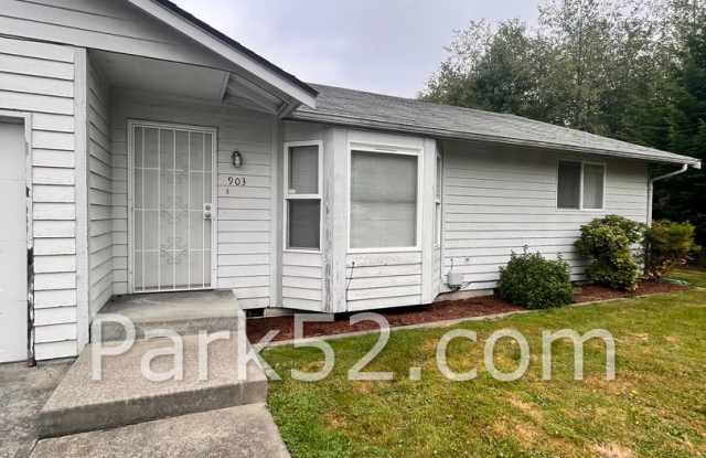 2 Bedroom 1 Bathroom Tacoma Duplex - 903 96th Street East, Midland, WA 98445