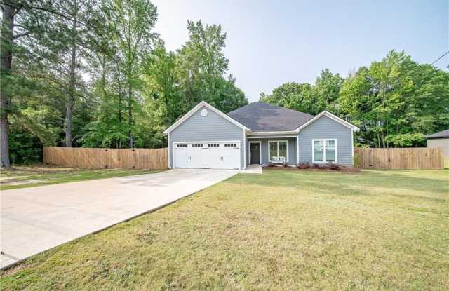 405 Vann Road - 405 Vann Road, Smiths Station, AL 36877