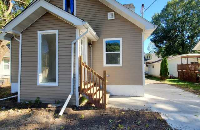 Updated 2 bedroom 2 bathroom with 2 Stall Garage photos photos