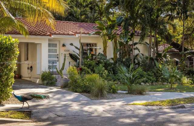 1009 NW 11th Ct photos photos