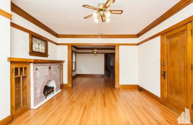 3116 North Davlin Court Gallery 3