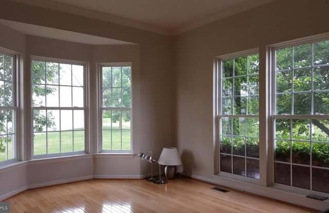 20010 FARMINGDALE CT Gallery 4