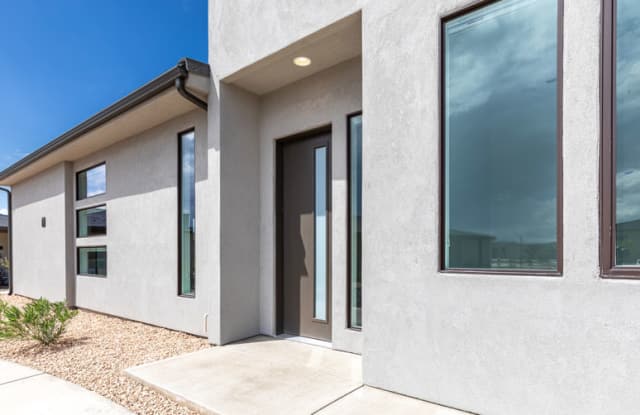2823 East Snowberry Drive Gallery 2