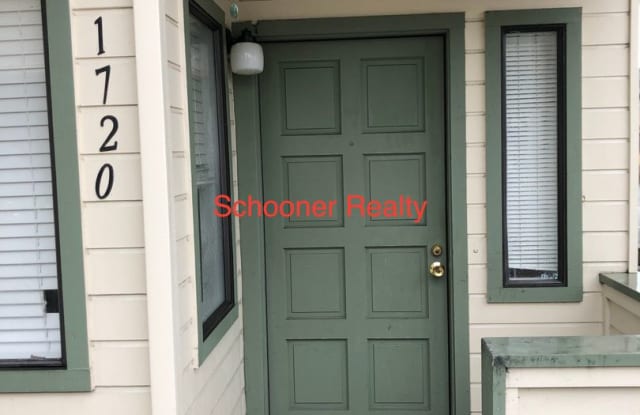 CHARMING 2-STORY TOWNHOUSE IN DESIRABLE SANTA CRUZ LOCATION photos photos
